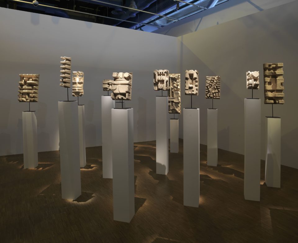 Kader Attia, L'empreinte de l'Autre, 2016, vue de l'exposition Prix Marcel Duchamp 2016 au Centre Georges Pompidou / Courtesy de l'artiste et de la Galleria Continua, Galerie Nagel Draxler, Lehmann Maupin, Galerie Krinzinger © Photo : Georges Meguerditchian, Centre Pompidou