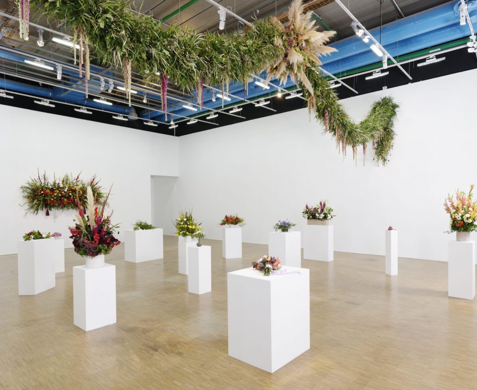 Kapwani Kiwanga, Flowers for Africa, 2014, vue de l'exposition Prix Marcel Duchamp 2020 au Centre Pompidou / Courtesy de l'artiste et Galerie Poggi Paris © Photo : Galerie Poggi