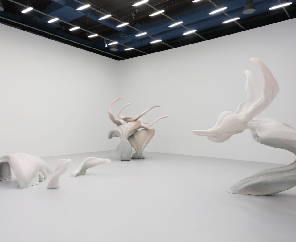 Marguerite Humeau, High Tide (The Dancer I, The Dancer II, The Dancer III & IV), 2019, vue de l'exposition Prix Marcel Duchamp 2019 au Centre Pompidou / Courtesy de l'artiste et C L E A R I N G New York/Brussels © Photo : Julia Andréone, Centre Pompidou