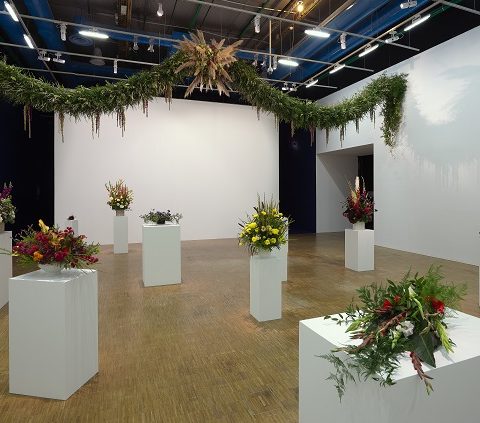Kapwani Kiwanga, Flowers for Africa, 2014, vue de l'exposition Prix Marcel Duchamp 2020 au Centre Pompidou / Courtesy de l'artiste et Galerie Poggi Paris © Photo : Bertrand Prevost, Centre Pompidou
