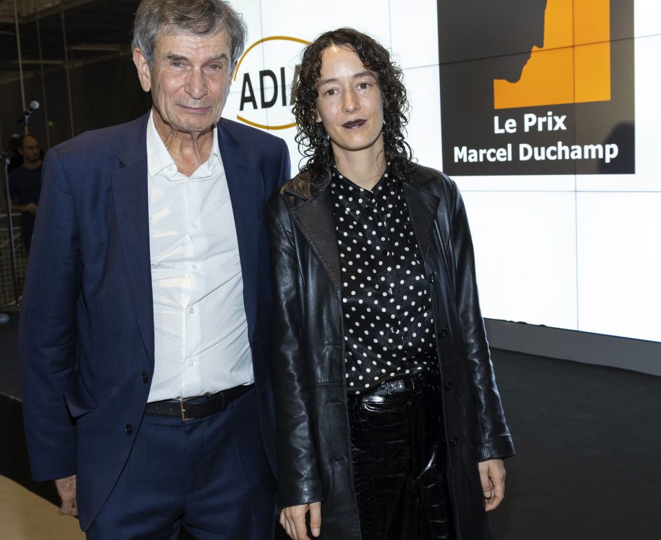 Mimosa Echard, lauréate Prix Marcel Duchamp 2022 et Calude Bonnin, président ADIAF, photo Luc Castel