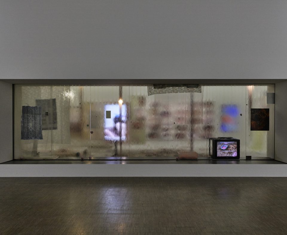 Oeuvre de Mimosa Echard présentée au Centre Pompidou, 2022, Photo Bertrand Prevost