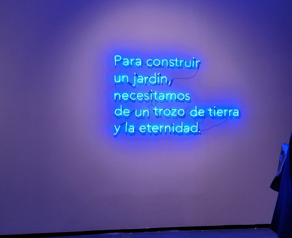 Enrique Ramírez, Para construir un jardin necesitamos de un trozo de tierra y la eternidad, 2019 © Photo crédit : Art Safari, Bucarest