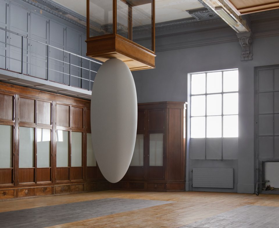 Tarik Kiswanson, Surge, 2022 / Courtesy de l'artiste, carlier l gebauer et Sfeir-Semler Gallery © Photo : Vinciane Lebrun
