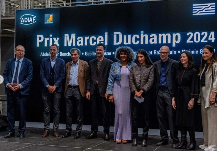 Le Prix Marcel Duchamp 2024 avec les nommés, Président du Centre Pompidou, Directeur du MNAM, Président de l'ADIAF, Commissaire de l'exposition © CLAD / THE FARM Paris